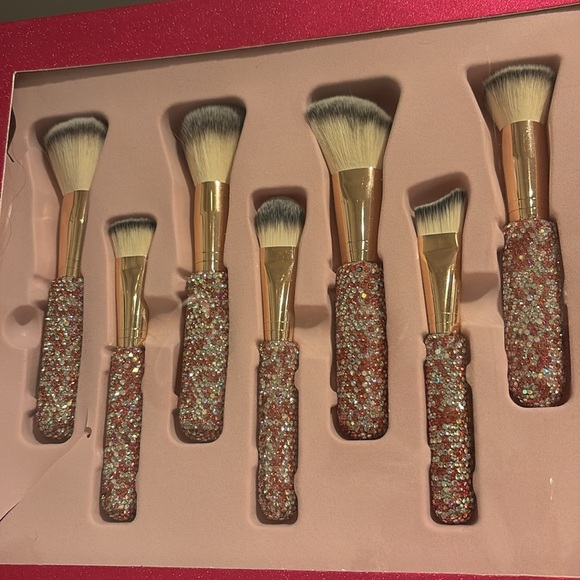 BNWT HEARTSTOPPER Viral 28 Piece Pink Silver 
 Rhinestone Makeup Brush Gift Set - Picture 6 of 10